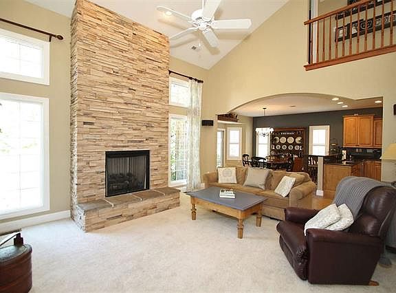 4th image of 145 Fox Hill Ct