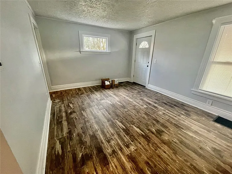 223 E Filbert St — Photo 3