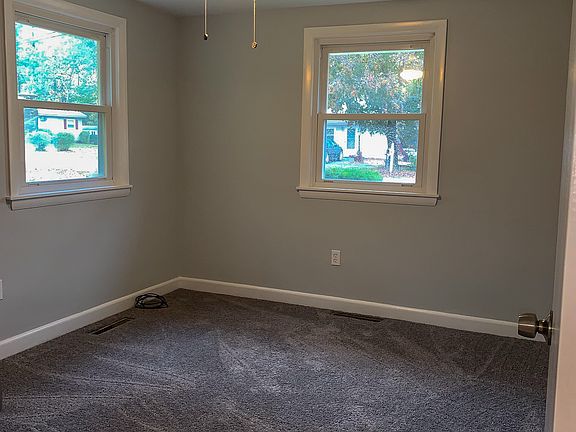 5th image of 7 Green Acre Dr