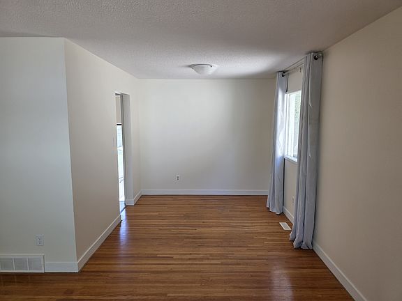 4th image of 4931 Vienna Dr NW