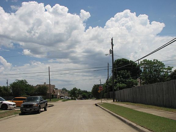 5th image of 709 Rockett Ln