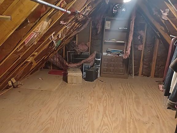 5th image of 414 W Willowbrook Dr