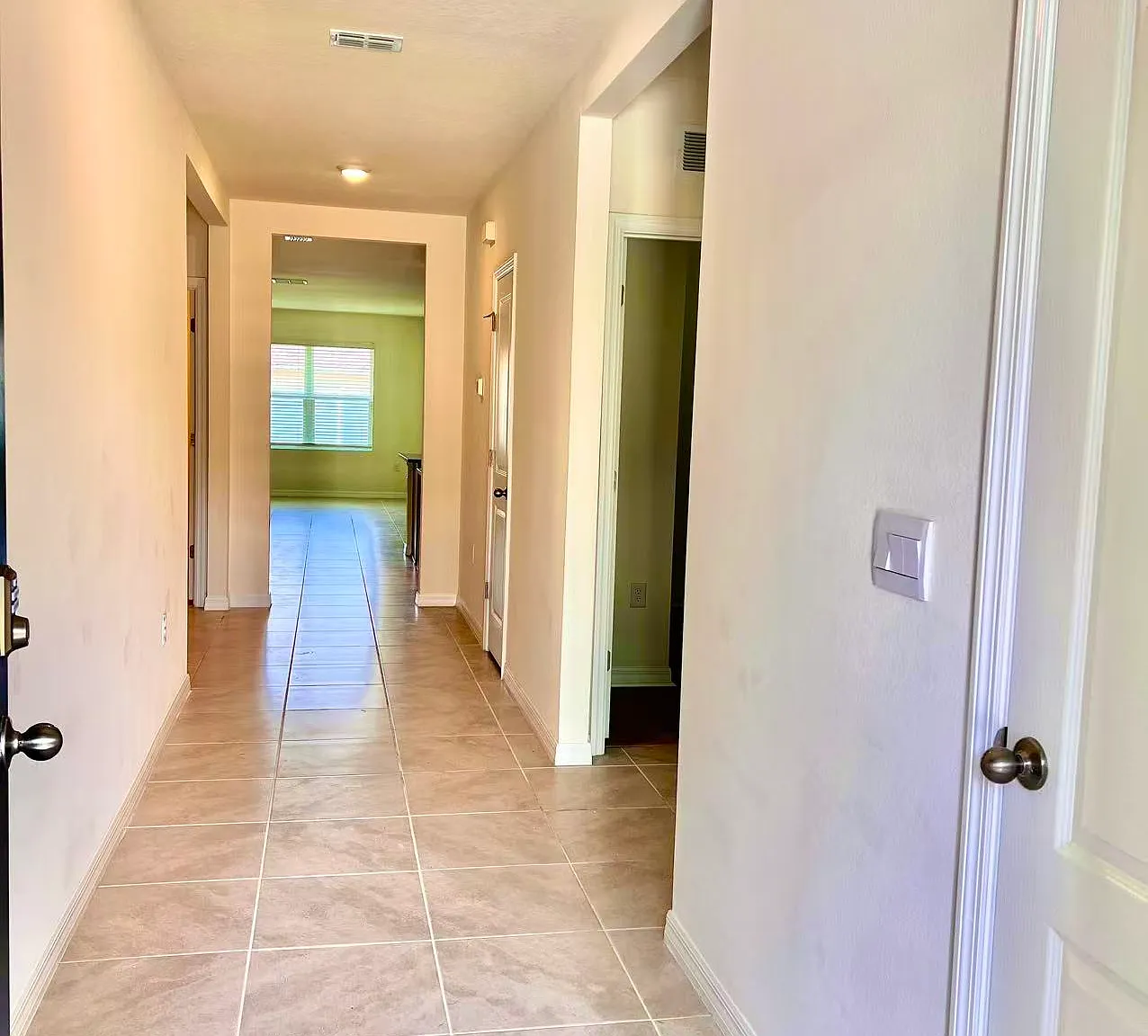 4 bed, 1828 sqft, $2,450 — Photo 3