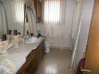 4th image of 2636 Woodford Dr