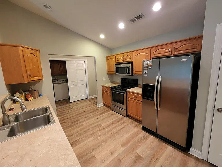 214 Michaels Ct — Photo 2