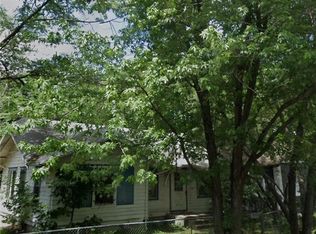 711 SE Lawrence St, Topeka, KS 66607