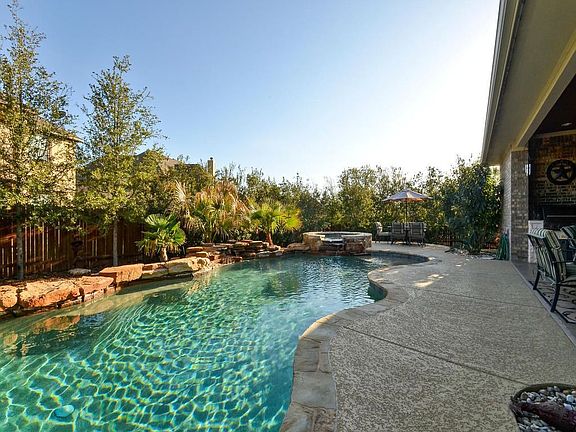 4th image of 3817 Avery Woods Ln