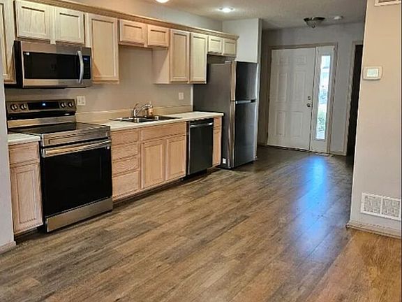 3rd image of 2160 SW Rambling Vine Rd