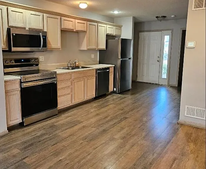 2160 Rambling Vine Rd — Photo 3