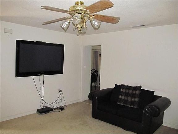 2nd image of 2621 Ross Ave