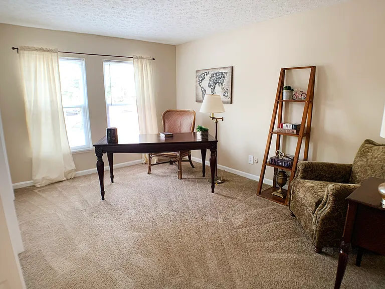 Knobs Pointe Apartments — Photo 37