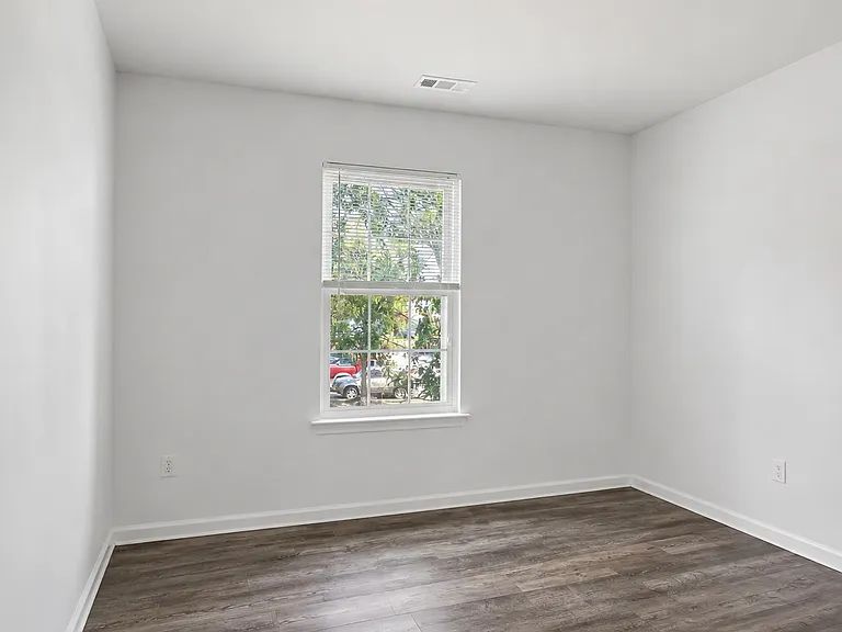 440 Atlanta Ct — Photo 15