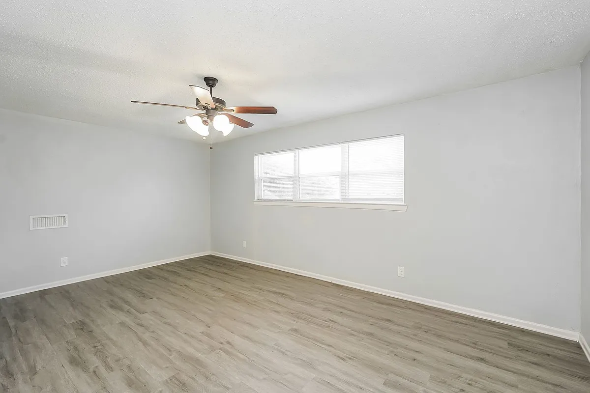 Building Photo - 3429 Falcon Dr