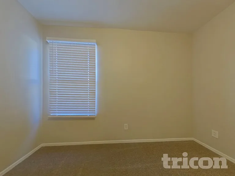 30266 W Earll Dr — Photo 12
