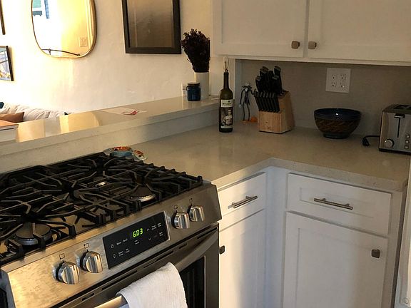 5th image of 932 Pier Ave APT B