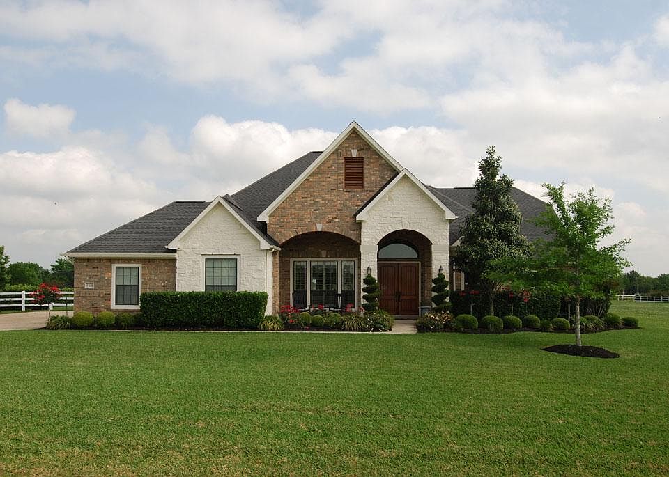 1st image of 6405 Ravenwood Dr