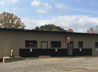 6998 State Route 800 SE, Uhrichsville, OH 44683