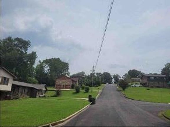 Exterior Neighborhood (street photo)