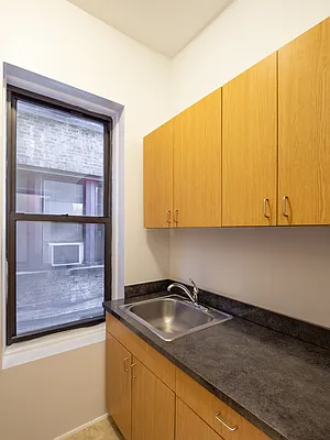 Rented by City Connections Realty | media 4