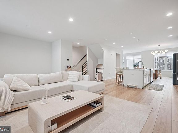 5th image of 2150 Northbank Pl #141