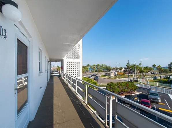 3128 59th St S APT 303, Gulfport, FL 33707
