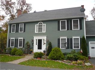 8 High Point Ln, West Hartford, CT 06107