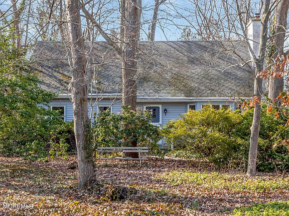 3rd image of 658 Vaughn Avenue