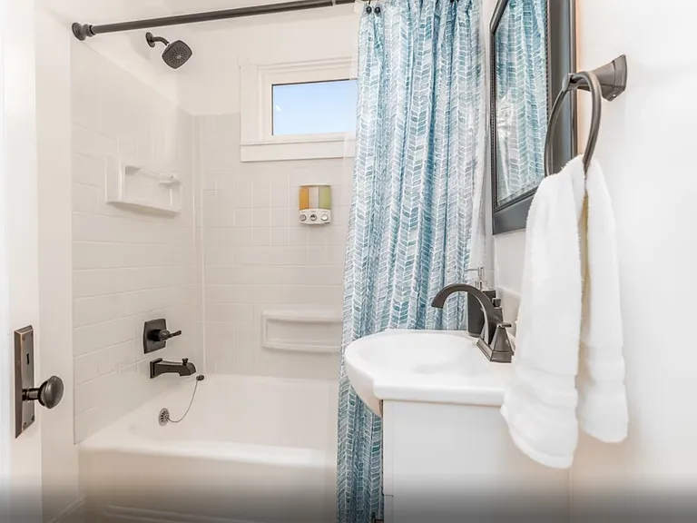 103 N Evergreen St — Photo 15