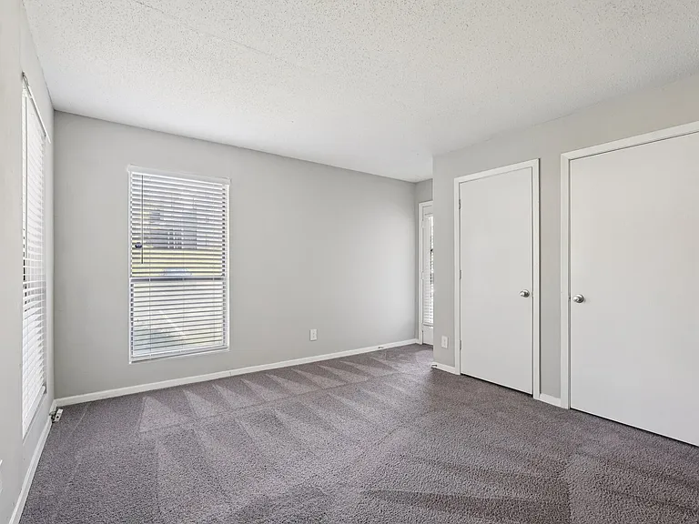 Polo Club Apartments — Photo 29