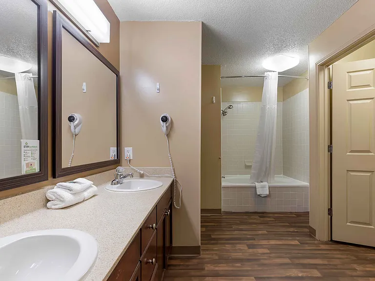 1 Bedroom Suite - 2 Full Beds