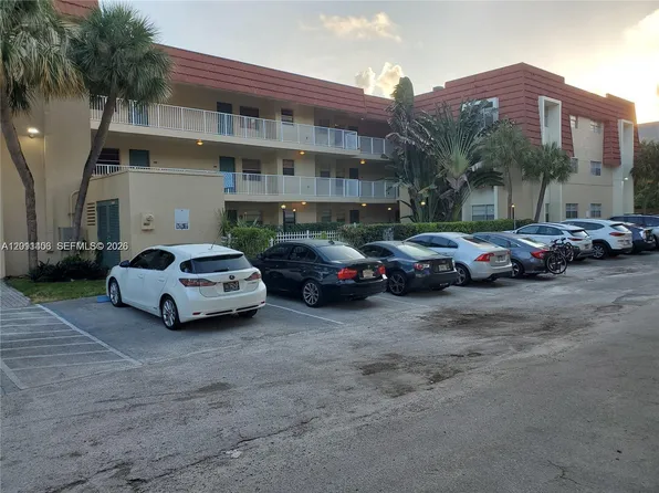 1300 Moffett St APT 107, Hallandale, FL 33009