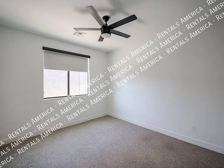 2418 E Amelia Ave — Photo 31