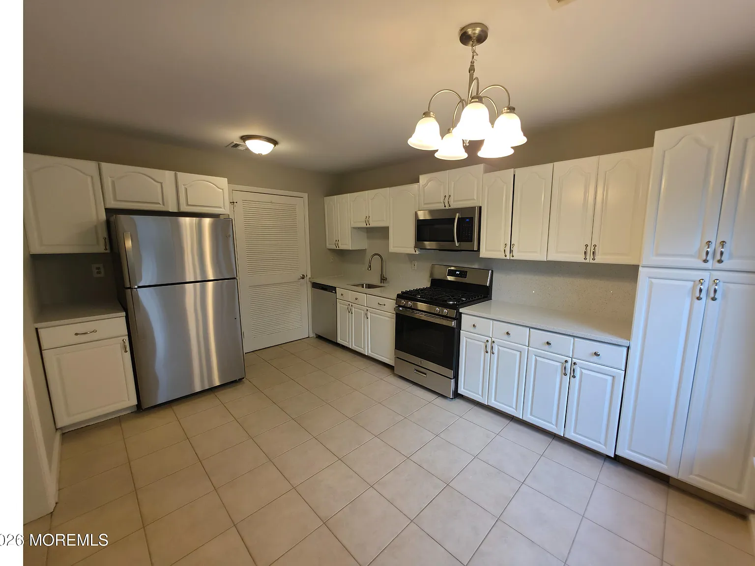3 bed, 2.5 bath, 1745 sqft, $3,500 — Photo 2