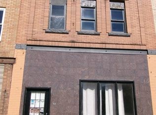 921 1st St #B, La Salle, IL 61301