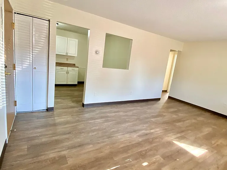3927 W Broadway Ave — Photo 7