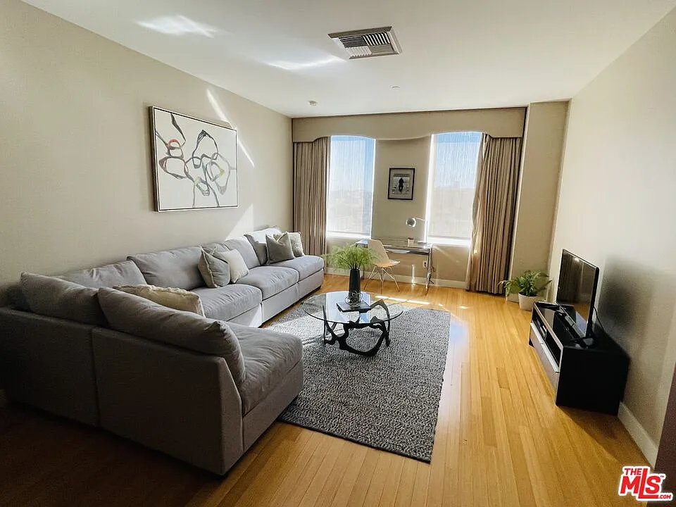 1 bed, 1.0 bath, 720 sqft, $3,000 — Photo 4
