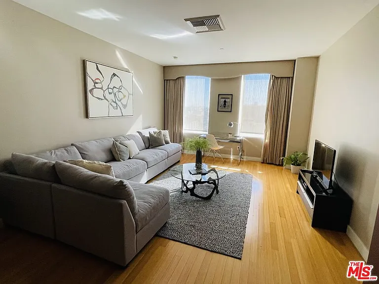 3810 Wilshire Blvd #610 — Photo 4