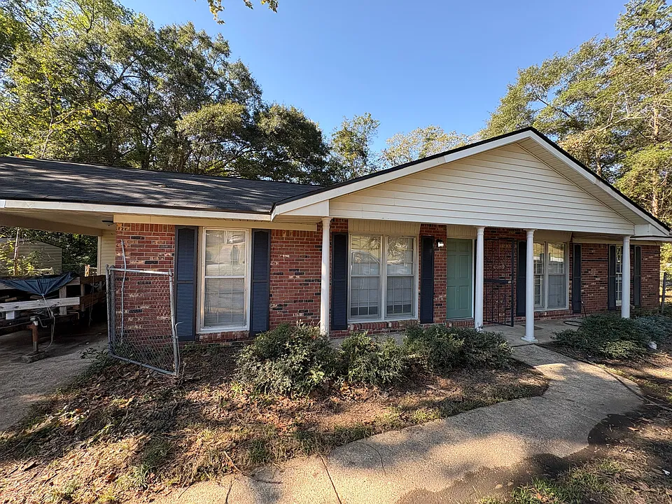 2521 White Chapel Dr
