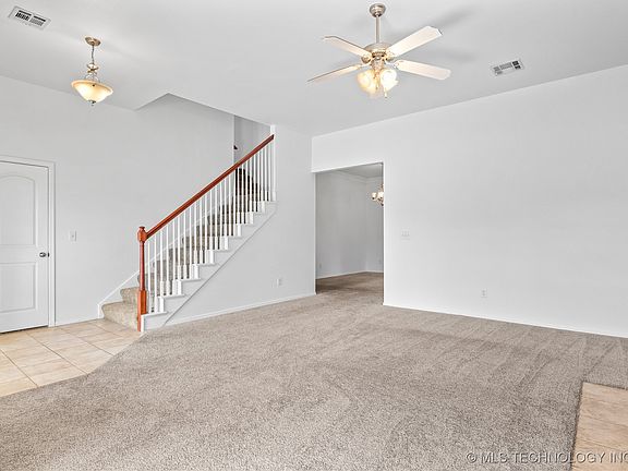 4th image of 2204 E Princeton St