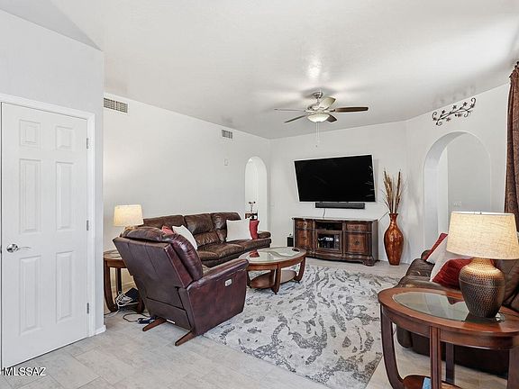 3rd image of 8870 N Canebrake Pl