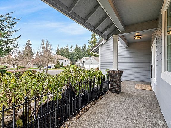 3rd image of 4000 Campus Green Drive NE