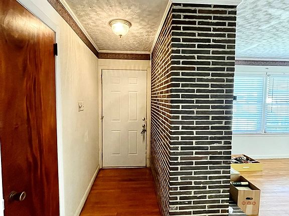 2nd image of 1102 Briarwood Dr