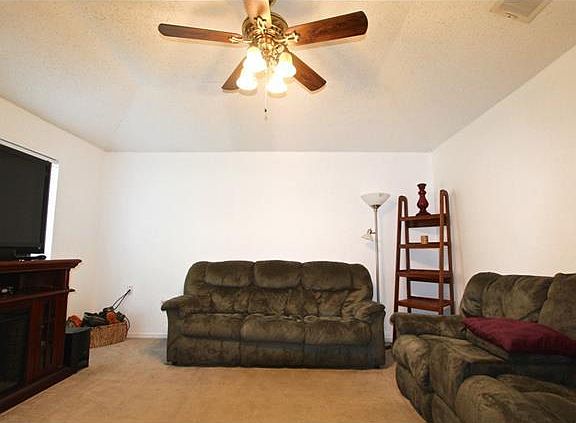 3rd image of 2809 Sieglinde Ct