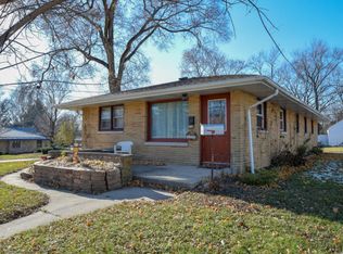 273 McHenry St, Burlington, WI 53105
