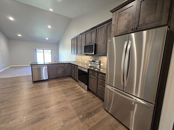5th image of 526 Brecken Ct