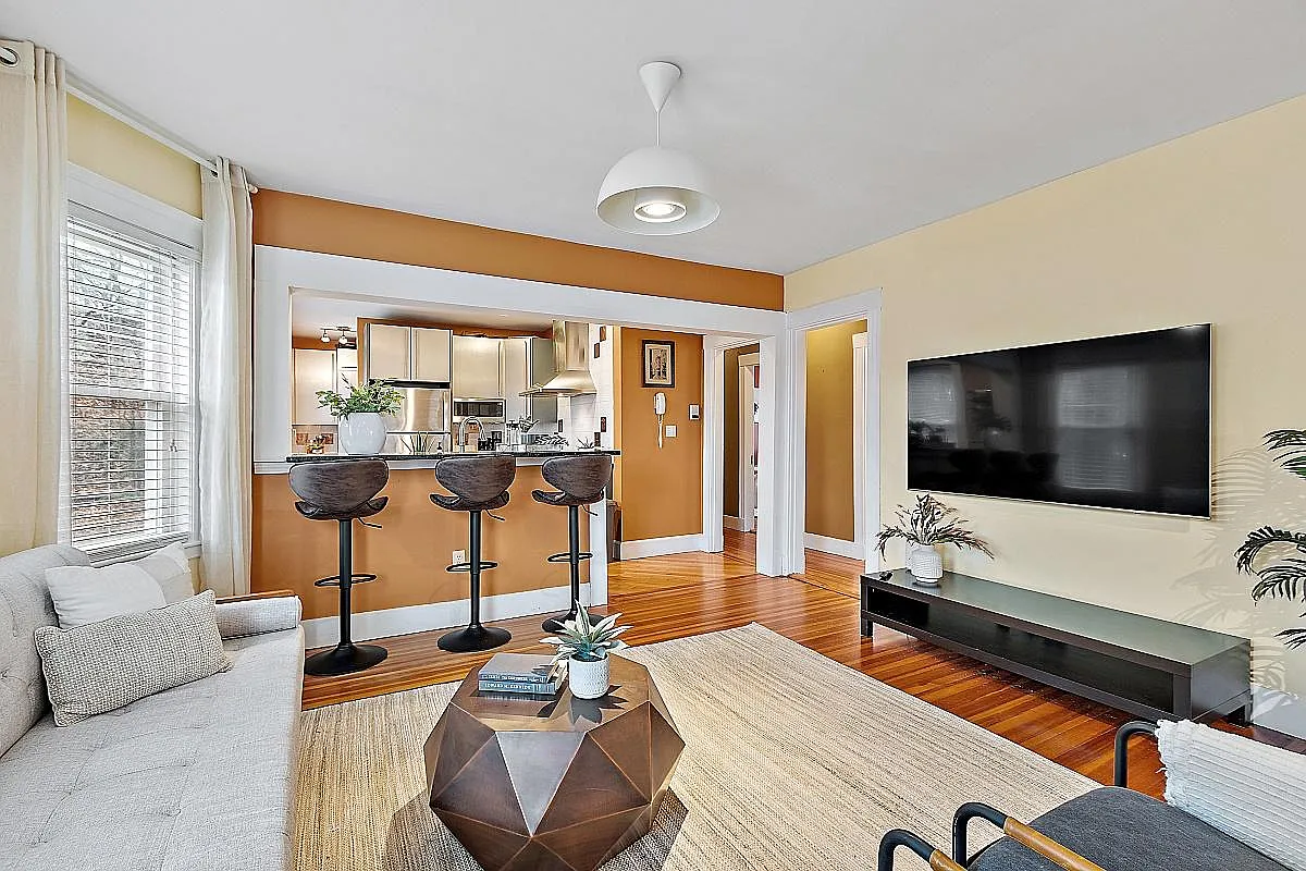 3 bed, 1.5 bath, 1270 sqft, $3,750 — Photo 2