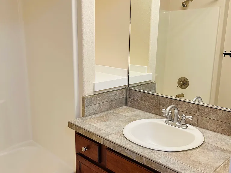 2459 NW Parnell Ter — Photo 10