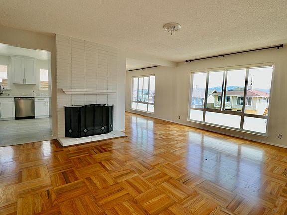4th image of 452 Lakeshire Dr