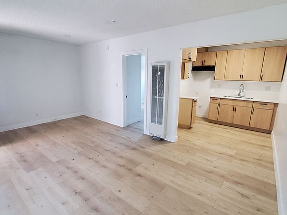 5th image of 10240 California Ave APT D