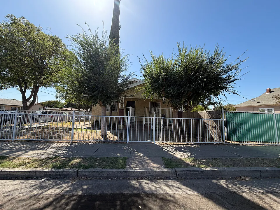 3154 E McKenzie Ave